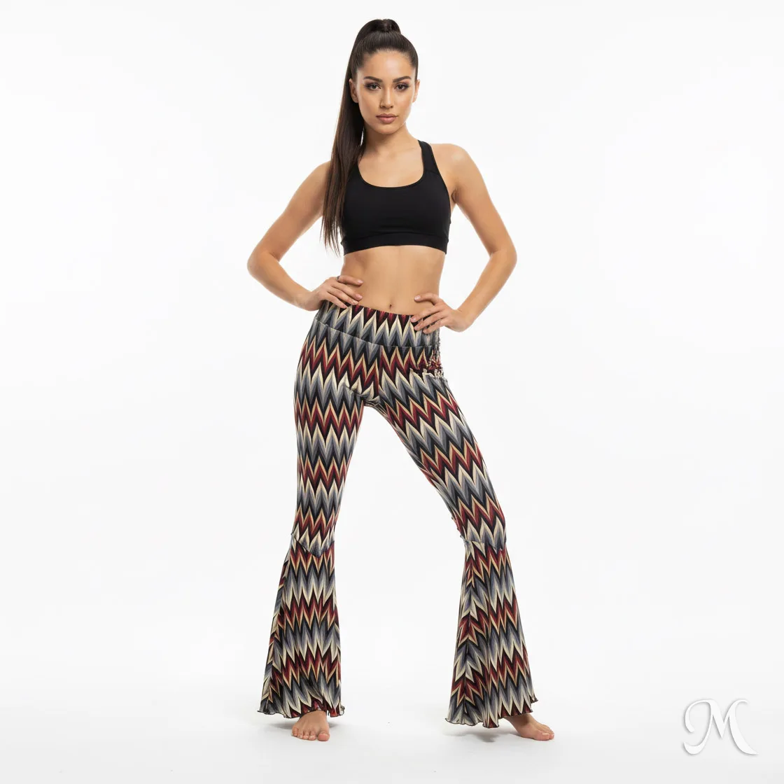 Bailarina con pantalón acampanado en licra estampada, para danza Manal