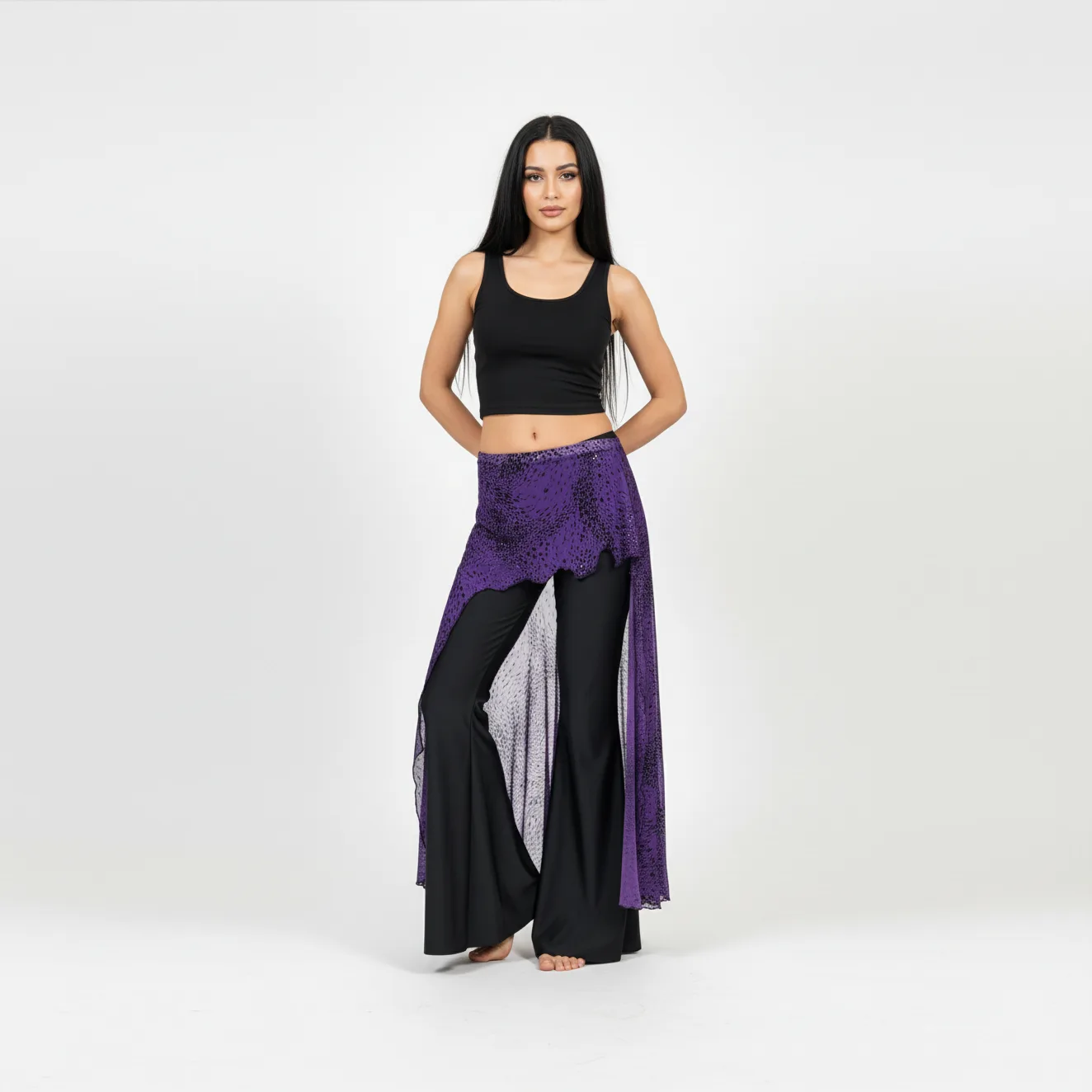 Bailarina danza del vientre usando falda morada y pantalón negro acampanado MANAL