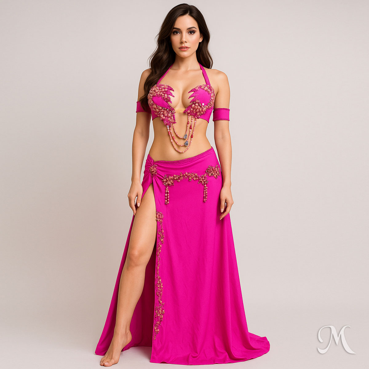 Bailarina usando un Traje profesional fucsia bordado en piedras y cristales Manal