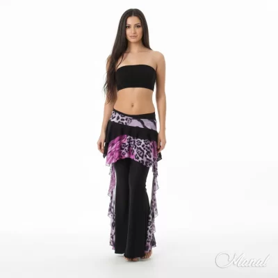 Ropa de danza, conjunto pantalón acampanado más sobre falda con muchas capas y vuelos. Negro y Animal print rosa