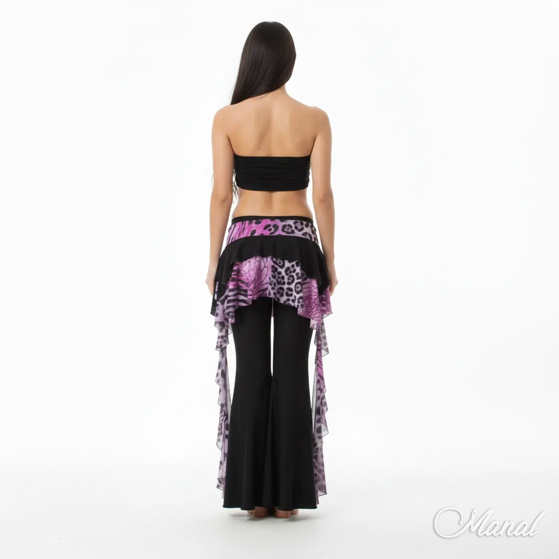 espalda conjunto pantal贸n acampanado m谩s sobre falda con muchas capas y vuelos. Negro y Animal print rosa